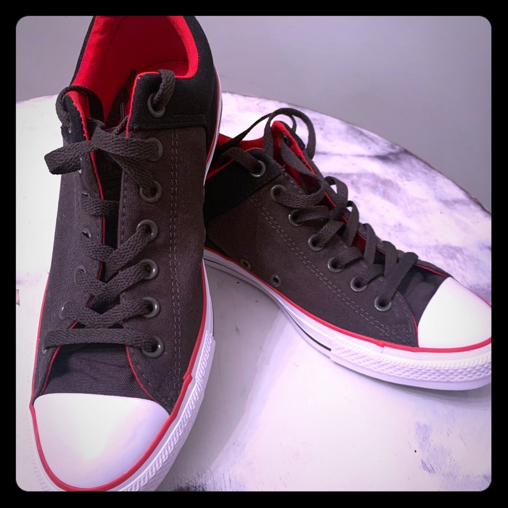Converse All-Stars chuck taylors size 10